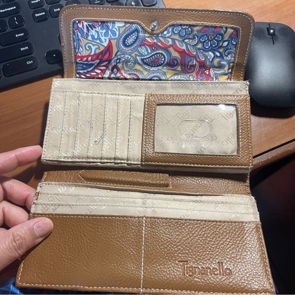 Tignanello Leather Wallet - Picture 4 of 7